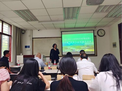 新媒體學院舉辦“創新點燃青春，創業領航卓越”主題培訓活動